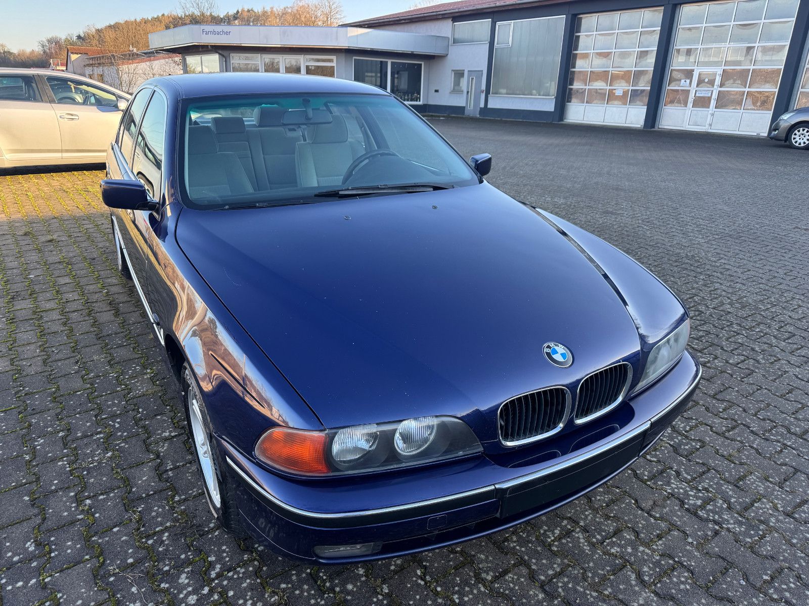 Fahrzeugabbildung BMW 520i