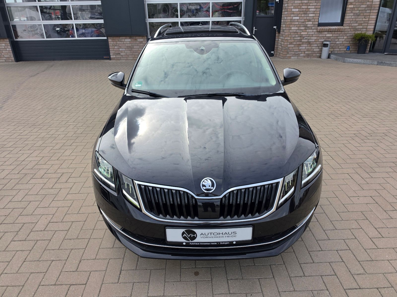 Skoda Octavia 2.0 L&K 4x4 TÜV Neu/Scheckh./LED/Pano. foto 3