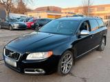 Volvo V70 2.4 D5 AWD R-Design - Volvo V70: R Design