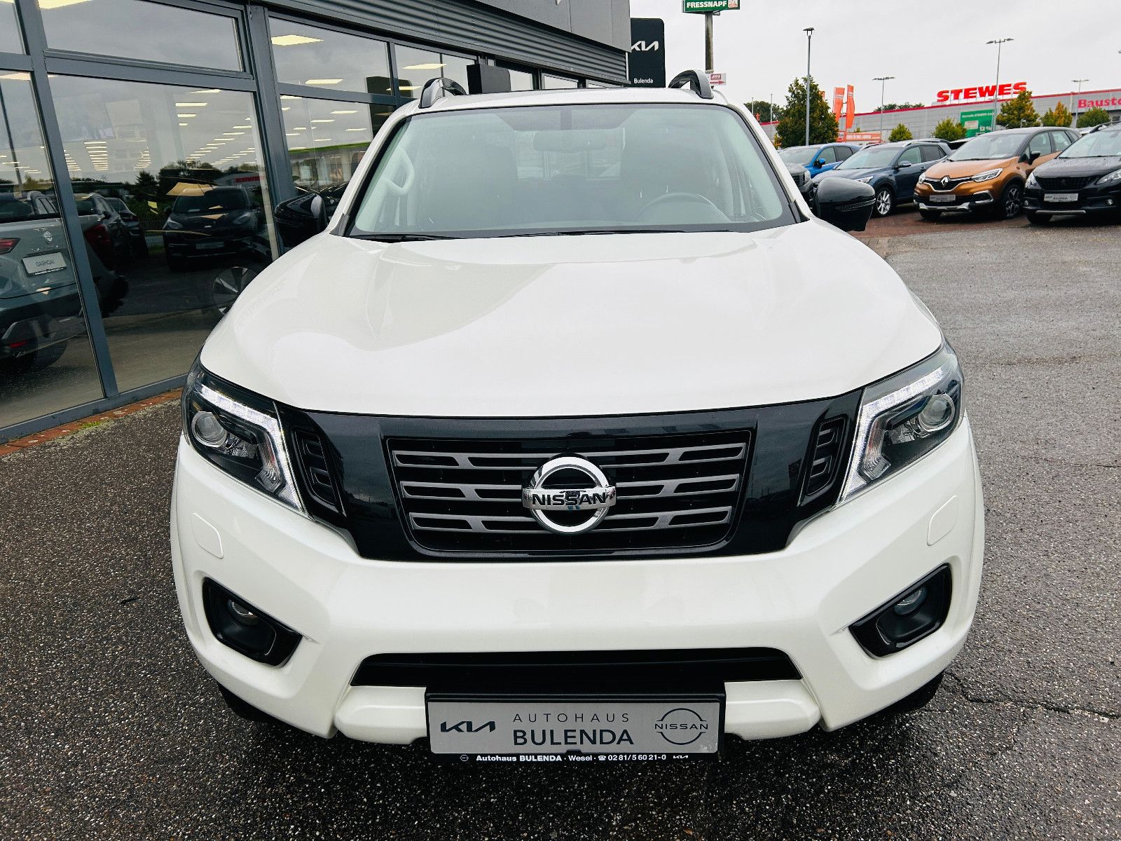 Nissan Navara NP300 N-Guard Double Cab 4x4 AHK NAVI imagem 3