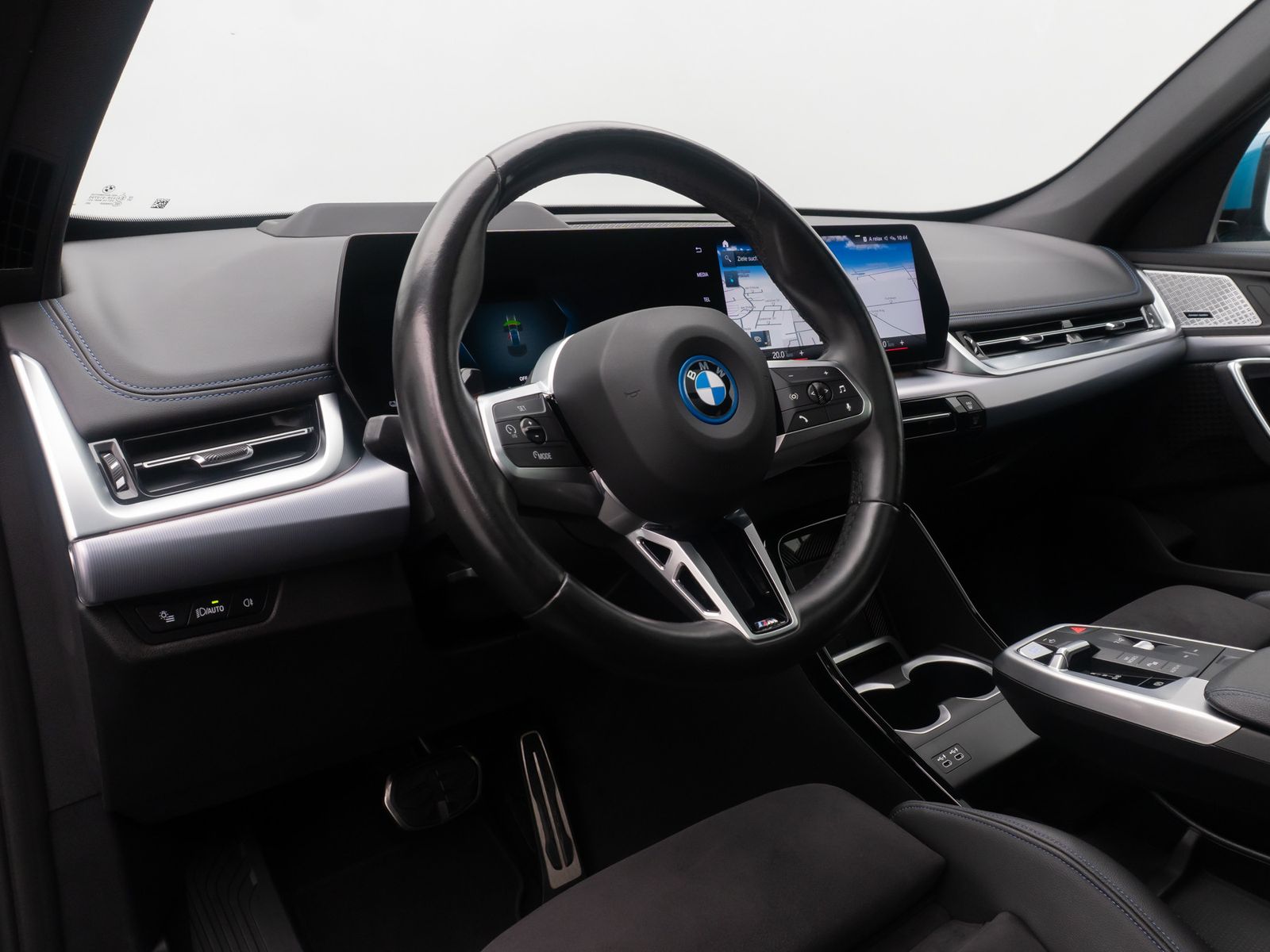 Fahrzeugabbildung BMW iX1 xD30 M Sport Panorama 360°HUD DAB H/K 19Zoll