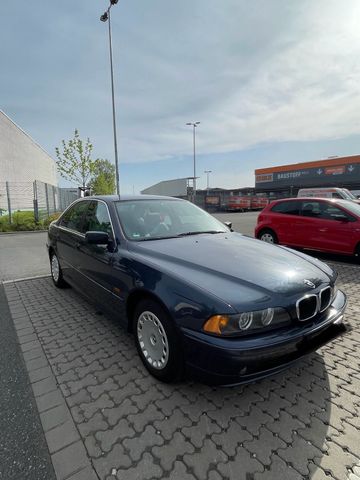 BMW e39 520i