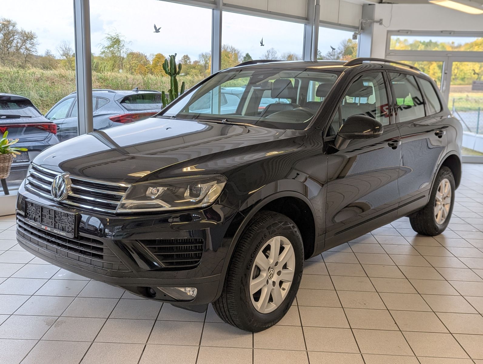 VW Touareg V6 TDI Terrain 4M StHz. Luft Pano AHK - Image 3