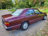Mercedes-Benz 230 E W124 Oldtimer im Bestzustand - Mercedes-Benz 230: 230e
