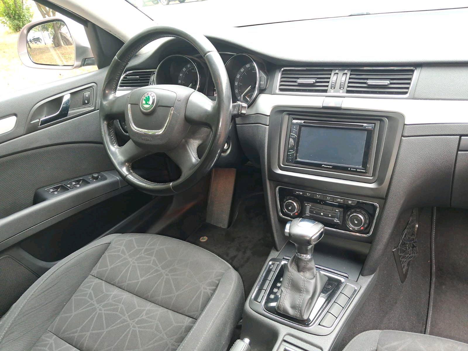 Skoda Superb 2012 — photo 5