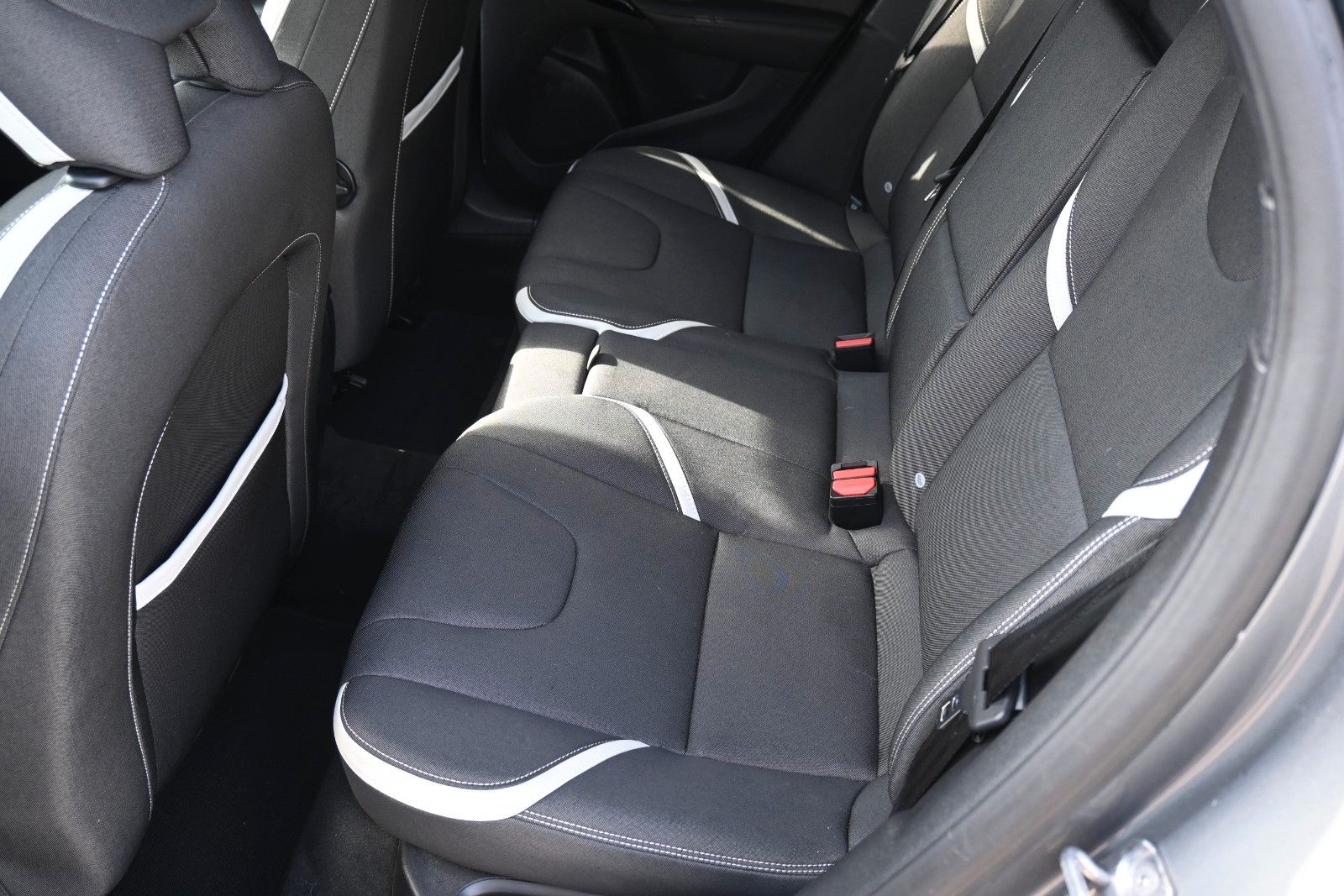 Fahrzeugabbildung Volvo V40 Cross Country D2 Momentum*Fahrass.Paket*RFK*