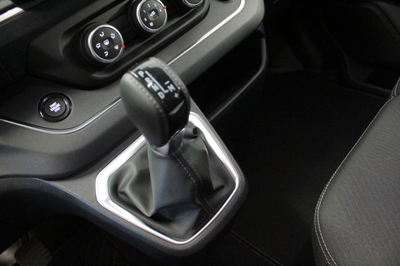 Fahrzeugabbildung Renault Trafic Grand L2H1 Blue DCI EDC Automatik