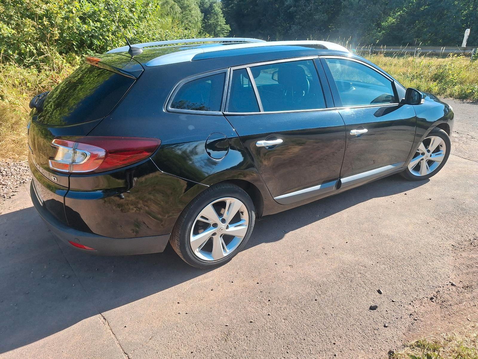 Renault Megane 2011 — engine 106 HP (78kW)