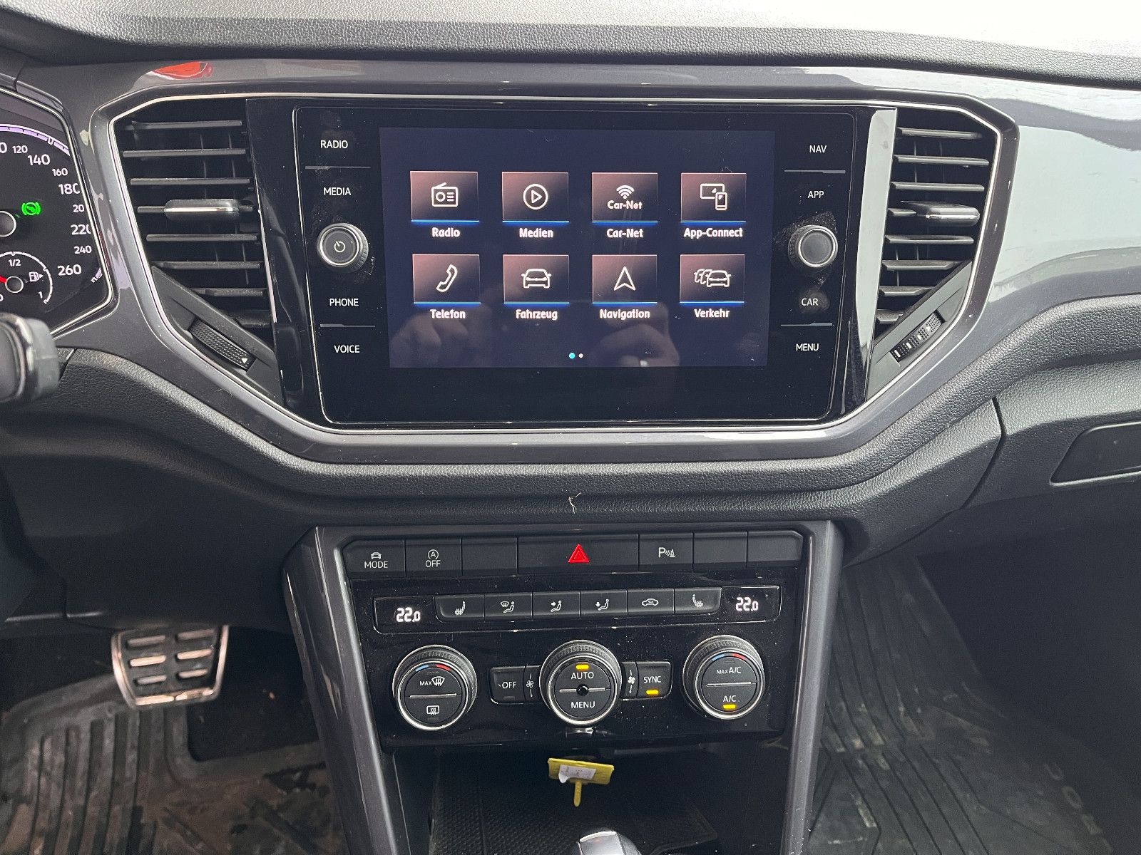 Fahrzeugabbildung Volkswagen T-Roc Sport 1.5 TSI DSG R-Line