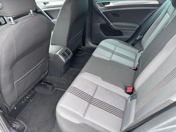 Volkswagen Golf - 8