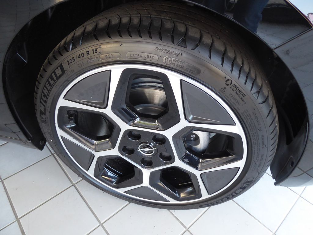Fahrzeugabbildung Opel Astra Ultimate 1.2 Turbo Aut.+Panorama+LED+HUD+
