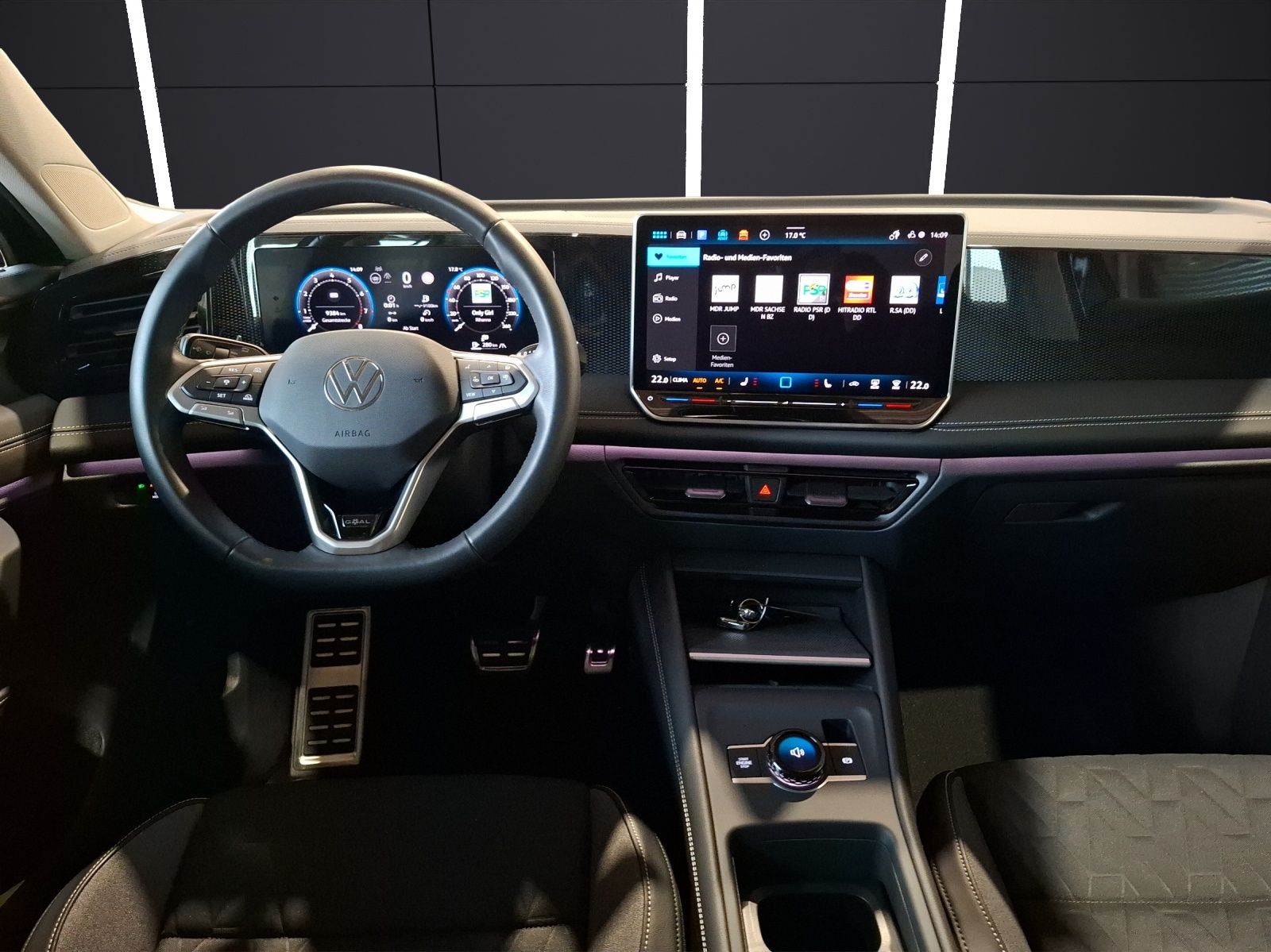 Fahrzeugabbildung Volkswagen Tiguan eTSI  Goal DSG LED AHK Navi AID ACC RFK S