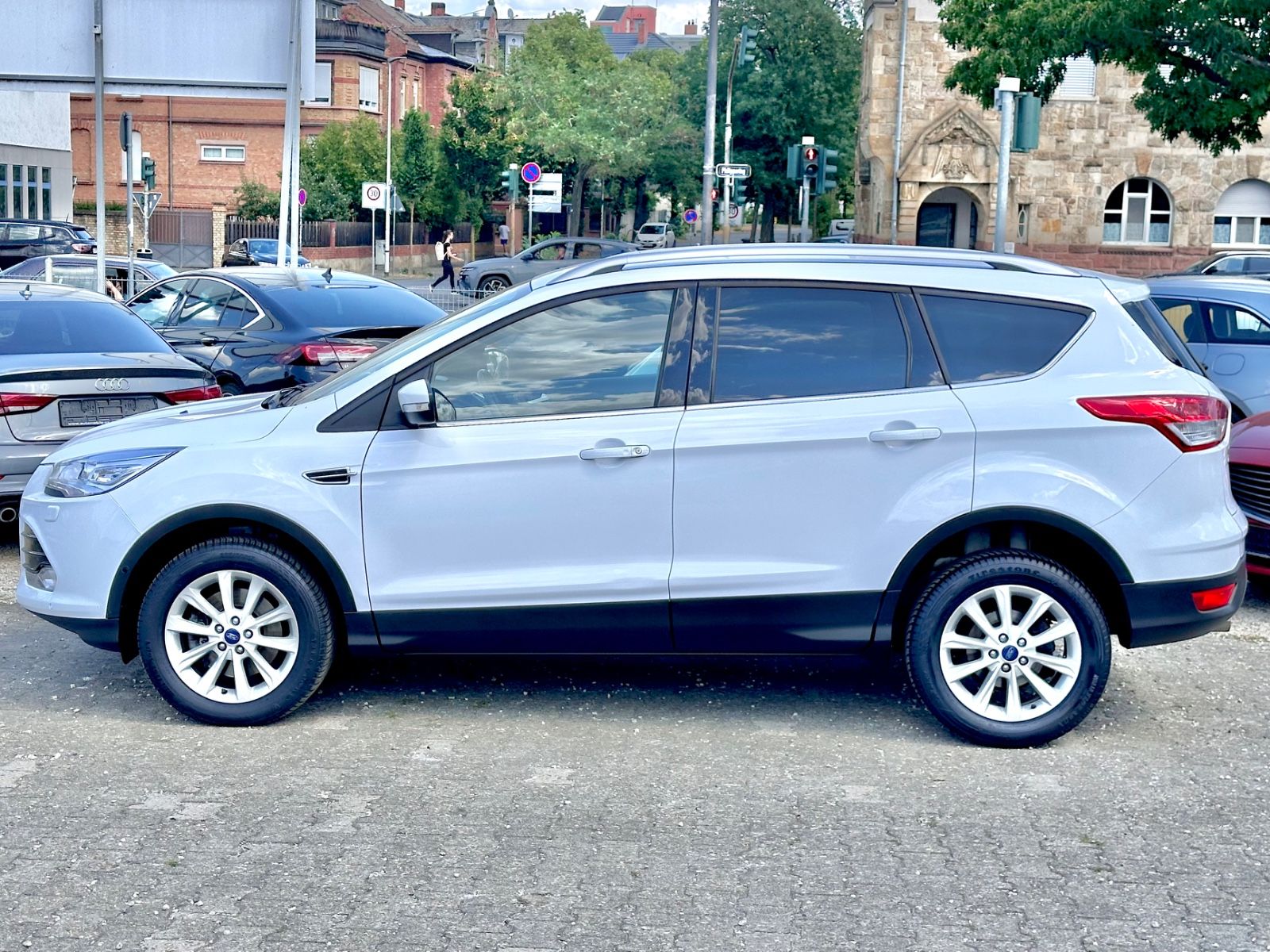Fahrzeugabbildung Ford Kuga 2.0TDCI Titanium 4x4 *Autom.+Navi+Kamera*