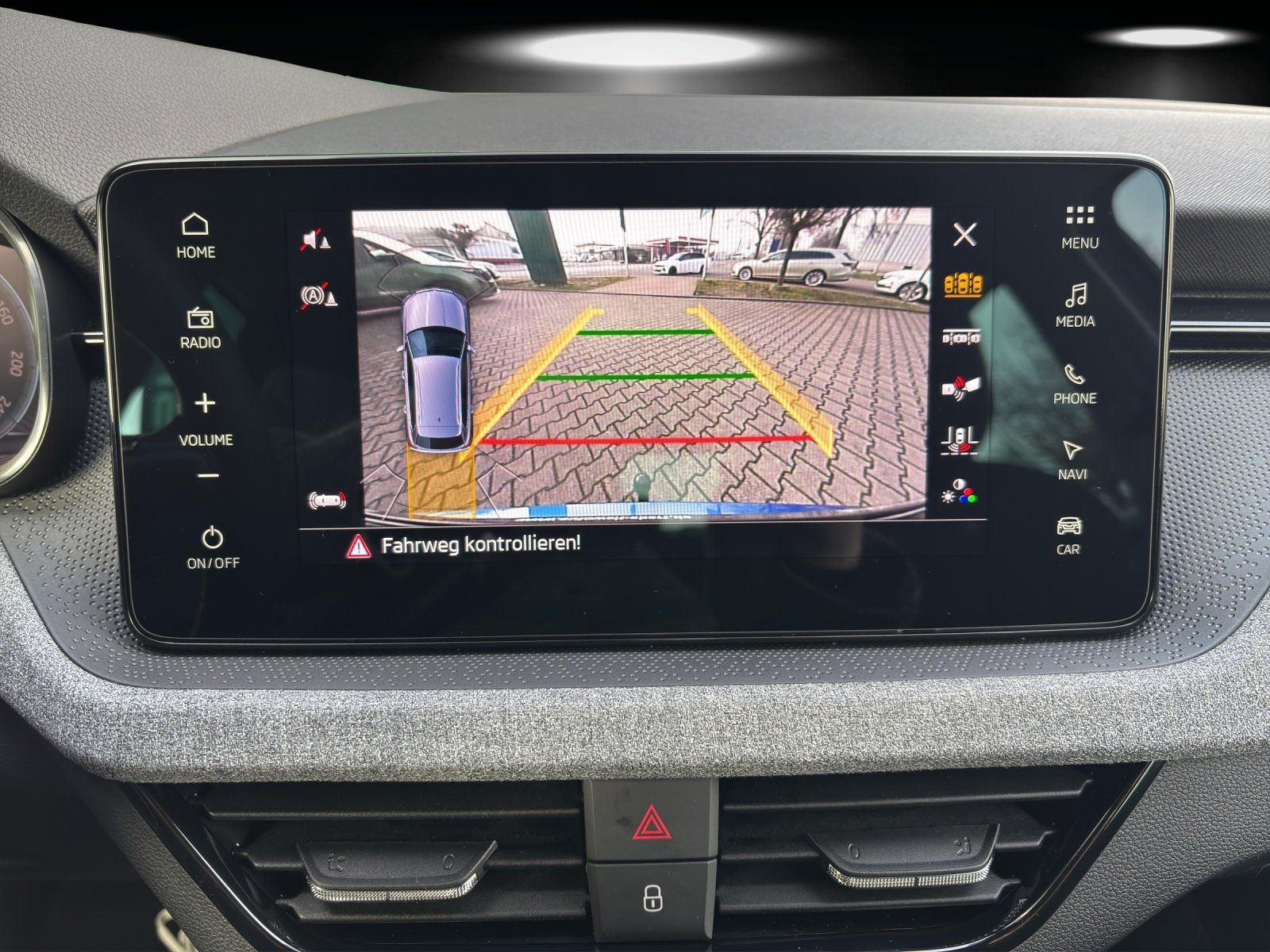 Fahrzeugabbildung SKODA Kamiq Balance DSG+AHK+ACC+BLACK+5-JAHRE GARANTIE