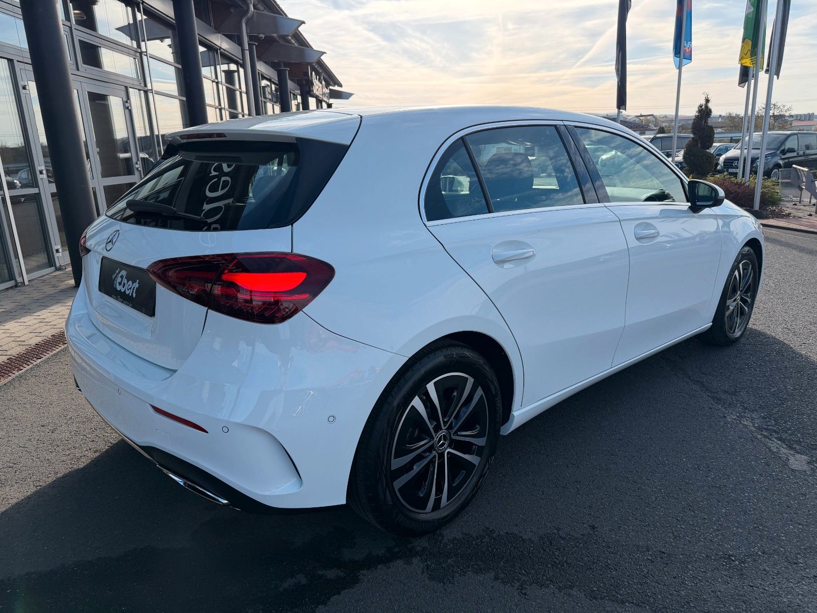 Fahrzeugabbildung Mercedes-Benz A 200 Progressive+LED+IHC+RKamera+LenkBeh+uvm.