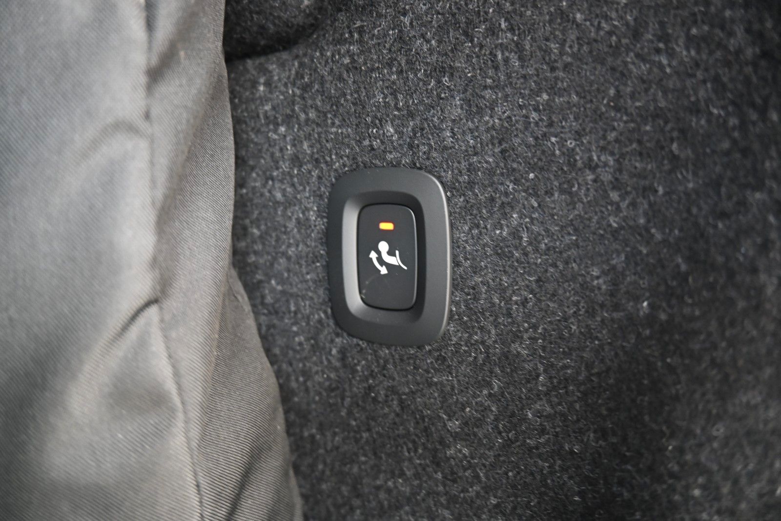 Fahrzeugabbildung Volvo EX40 Ultra Black Edt Single Motor Extended Range