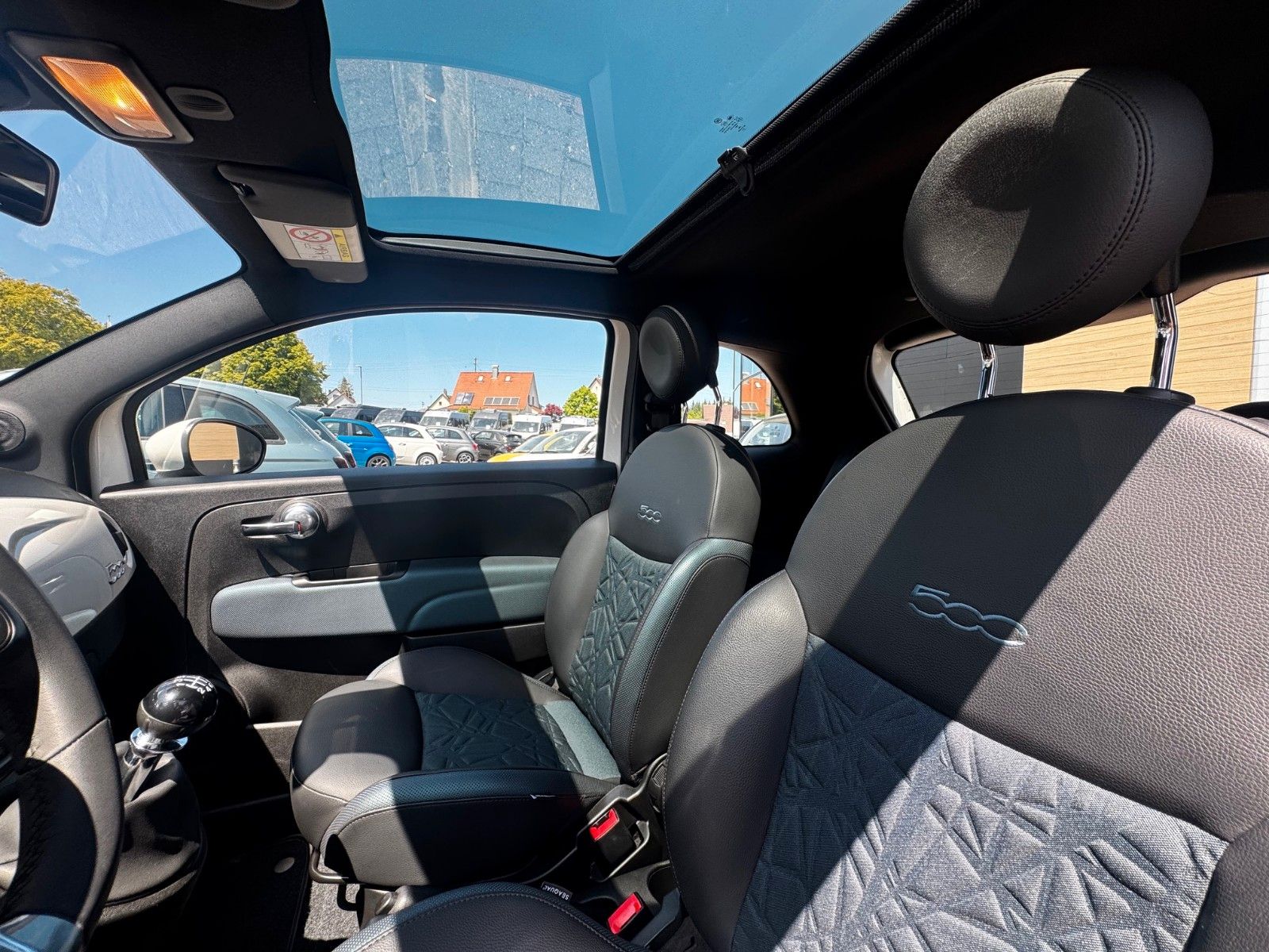 Fahrzeugabbildung Fiat 500 1.0 Launch Edition Glasdach Carplay Klima