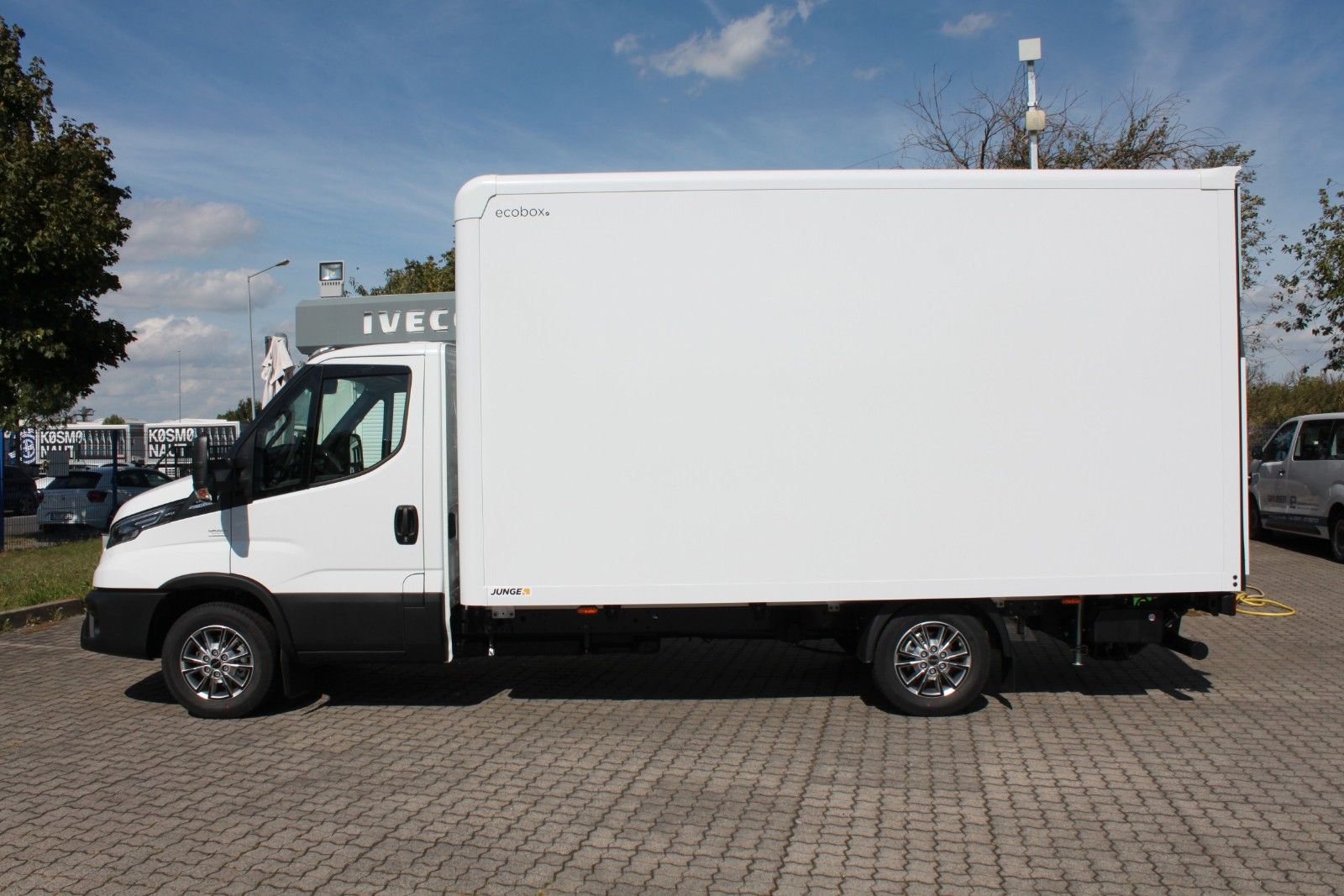 Fahrzeugabbildung Iveco 35S16A8/P Koffer/LBW/Seitentür Voll-LED