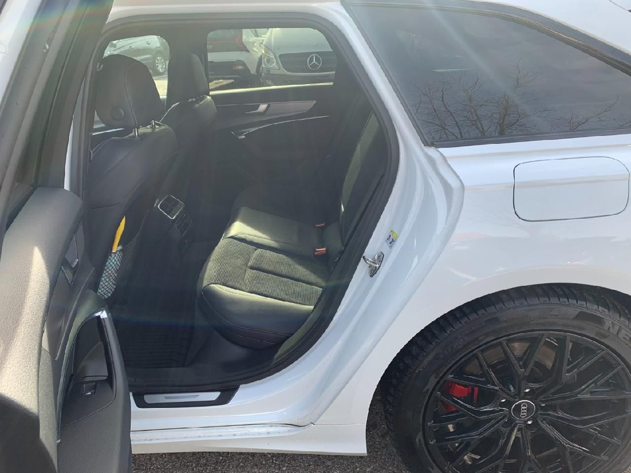 Fahrzeugabbildung Audi A6 Avant 55 TFSI e quattro sport +Business-Paket