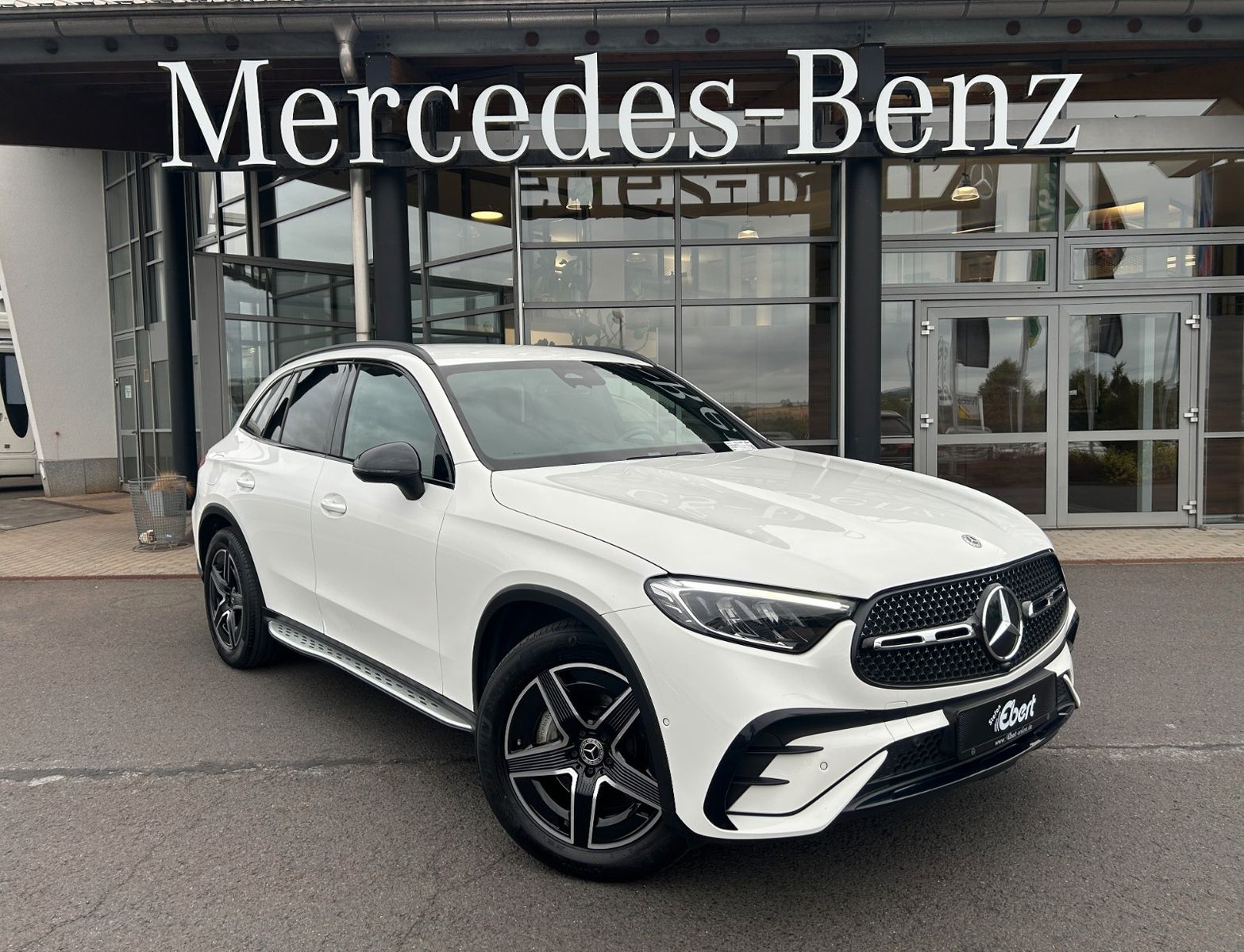 Fahrzeugabbildung Mercedes-Benz GLC 220d AMG+Night+RKamera+SportfahrW+AmbientePr