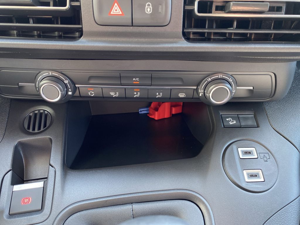 Fahrzeugabbildung Citroën Berlingo 1.5 Diesel 100 M *3 Sitze*Navi*Winterp*