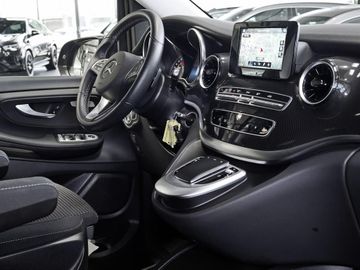 Mercedes V 220 - 11