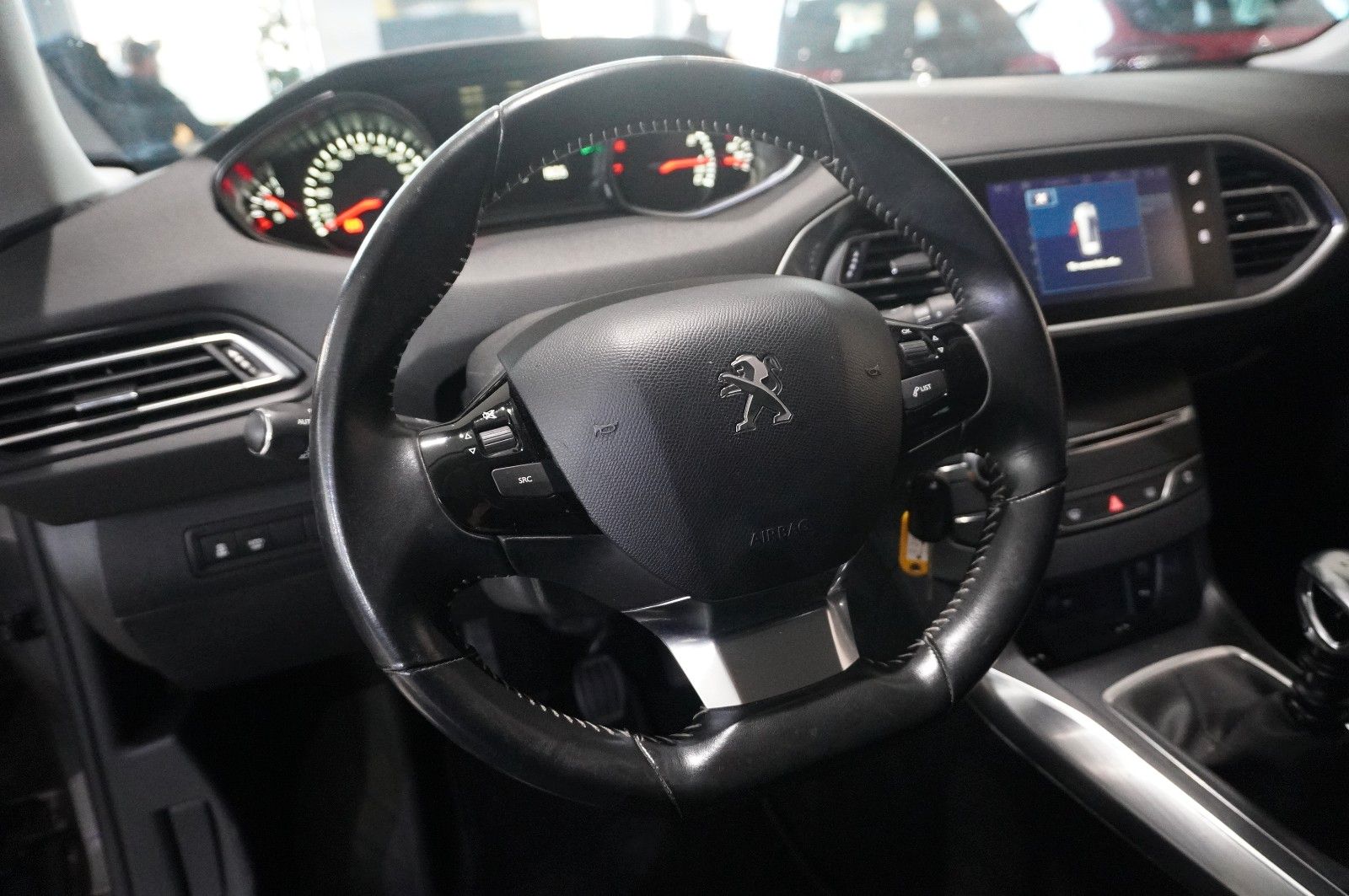 Fahrzeugabbildung Peugeot 308 SW 1.2T ALLURE NAVI/LED/KAMERA/SHZ/SPORT/AHK