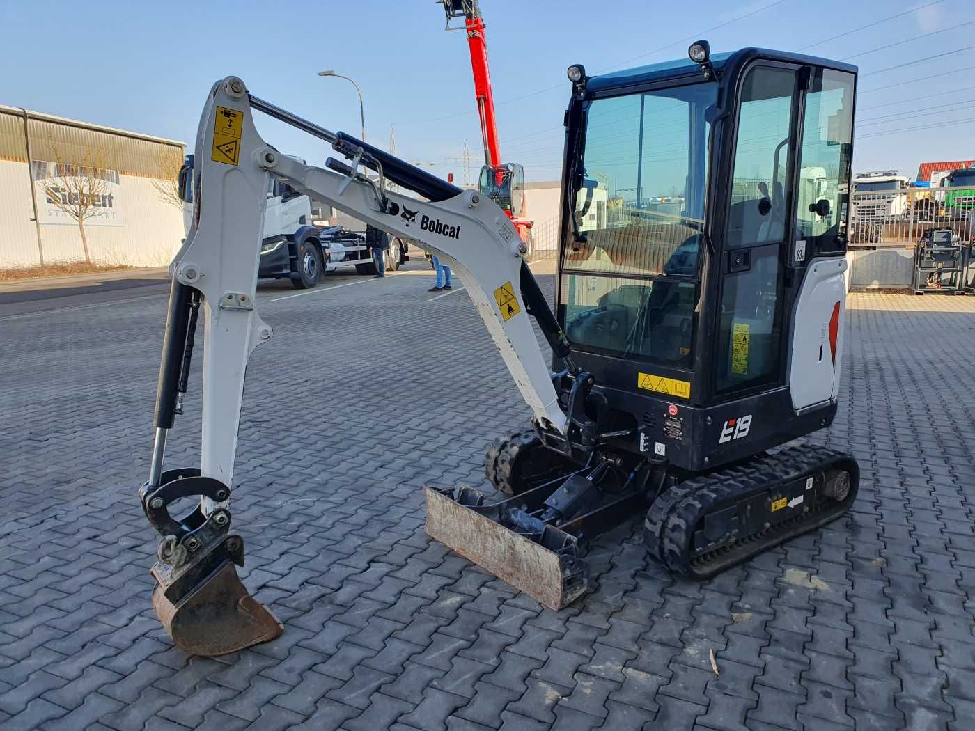 Fahrzeugabbildung Bobcat E19 / MS01 / nur 423h! / 2023 / Tieflöffel 300mm