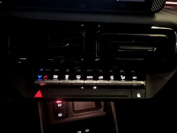 Nissan Micra Evolve 52 kWh (150PS)