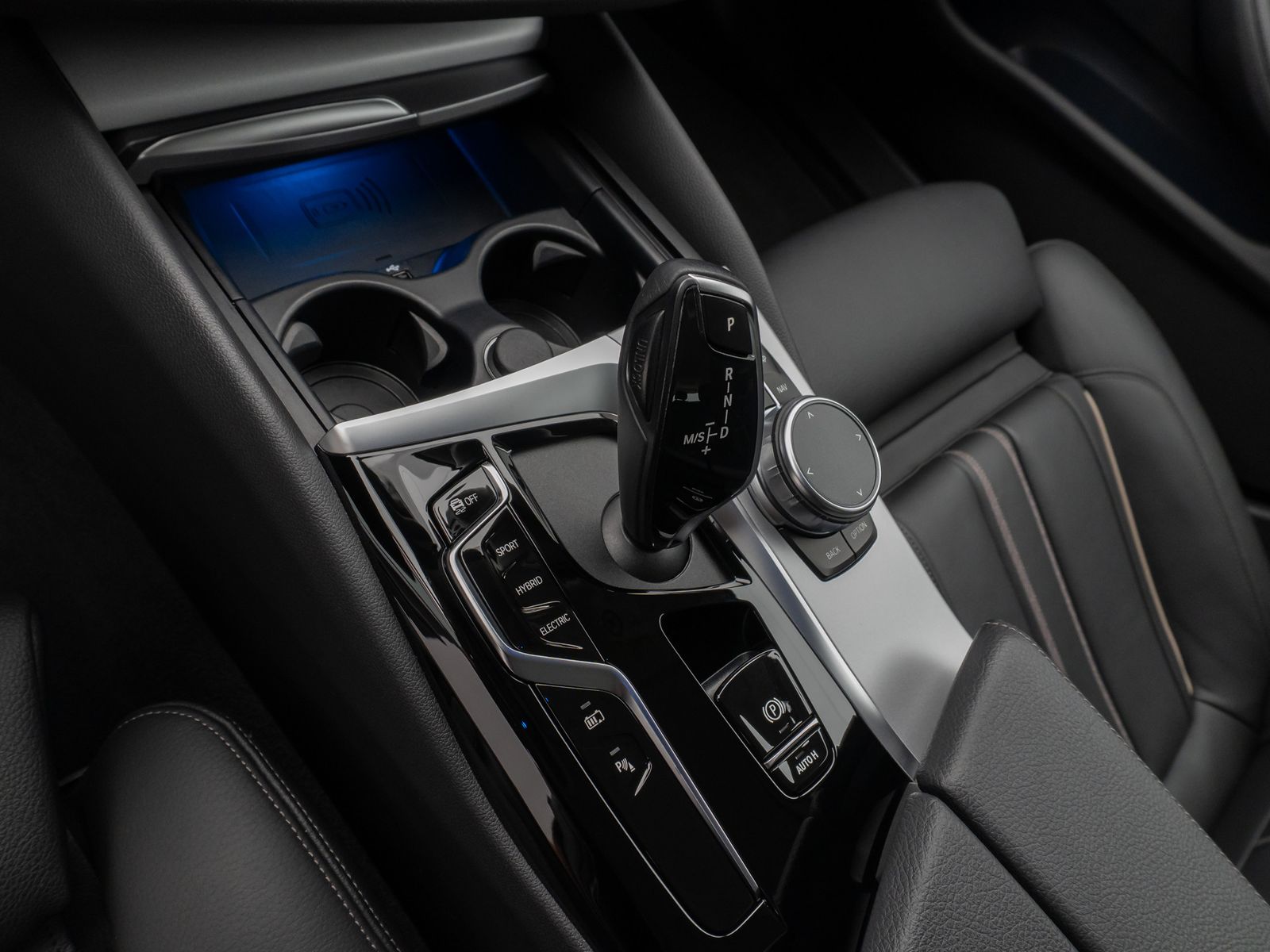 Fahrzeugabbildung BMW 530e Kamera Laser HUD DAB AHK Komfort Alarm ACC