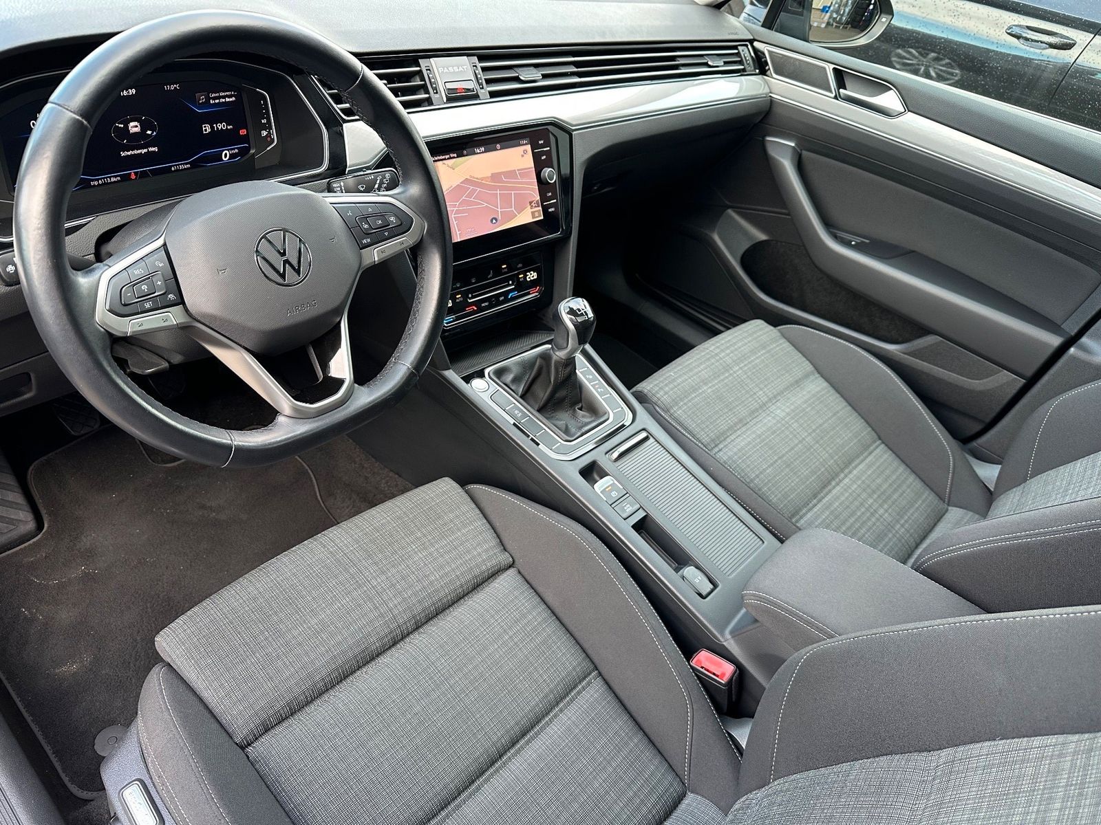 Fahrzeugabbildung Volkswagen Passat Variant 2.0 TDI Business NAV+LED+PANORAMA