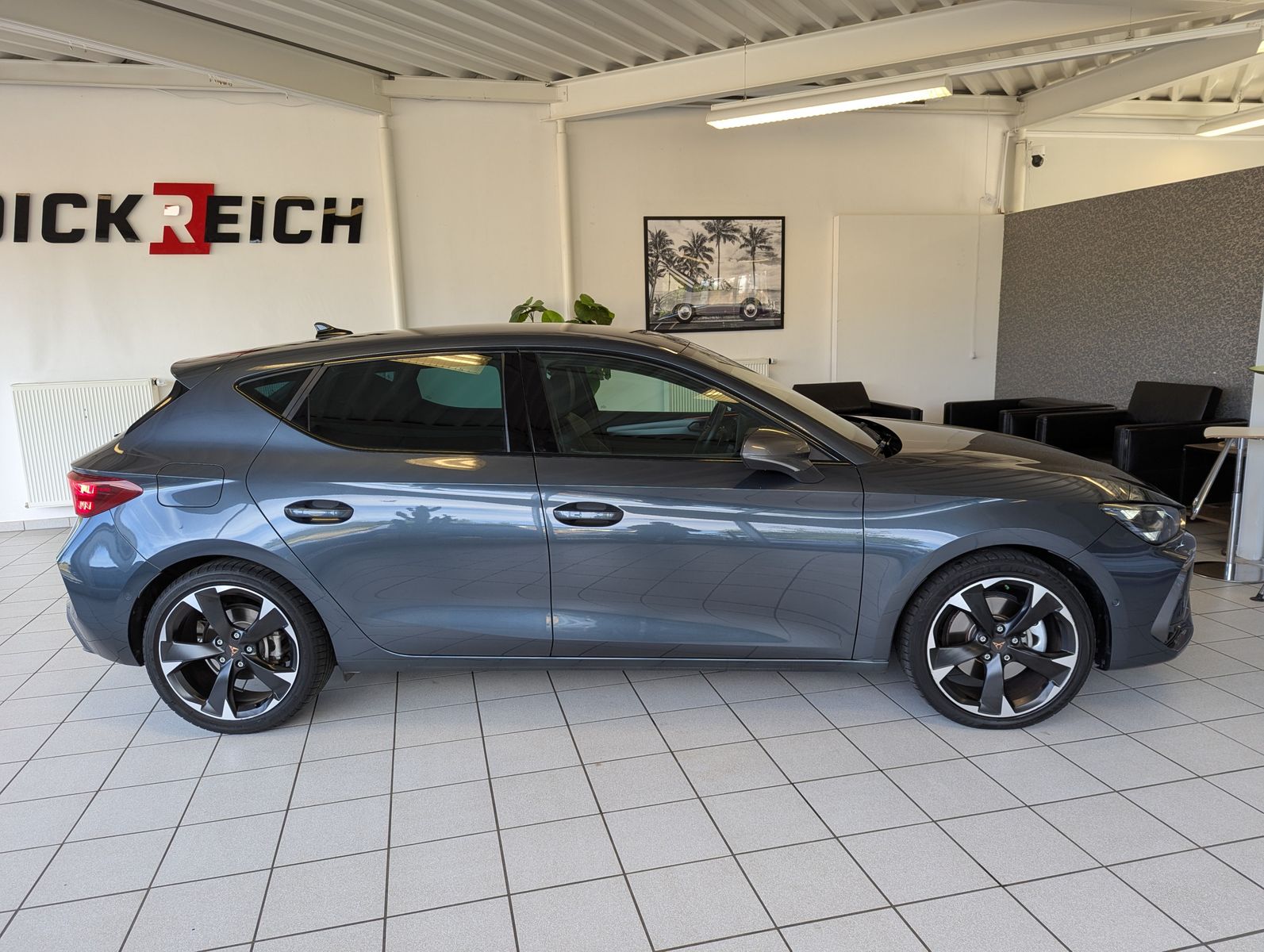 Fahrzeugabbildung CUPRA Leon 1.5 e-Hybrid Matrix Edge-Intelligent-Paket