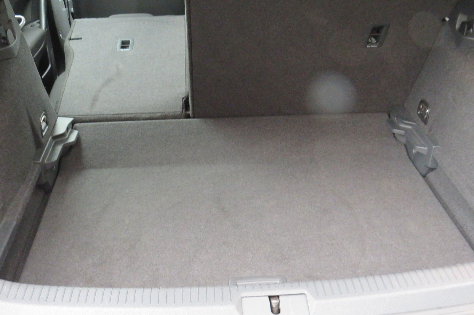 Fahrzeugabbildung Volkswagen Golf VII LIM. SITZH. TELVOR 8-FACH 4T. PDC 1.HD