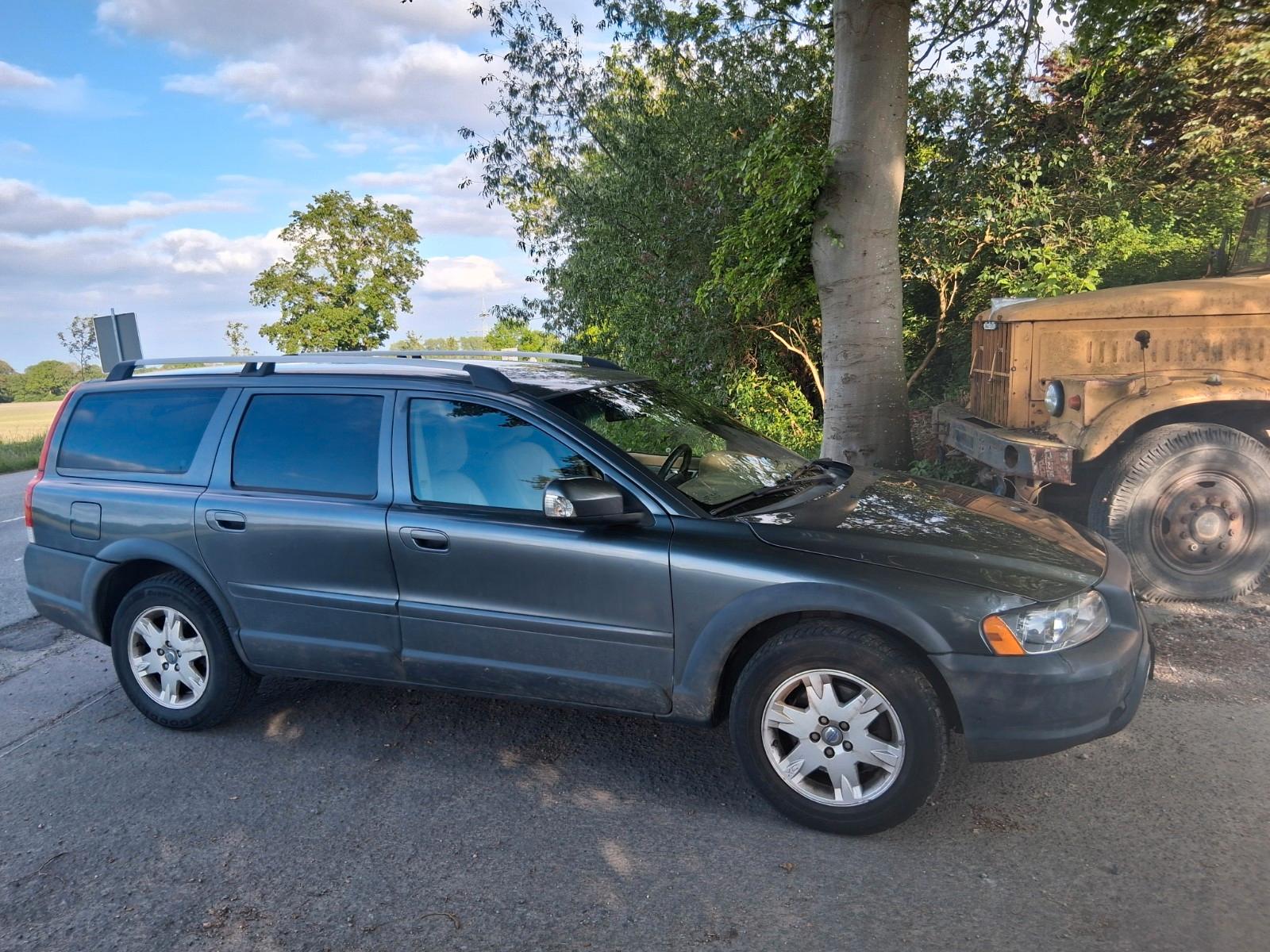 Volvo XC 70 XC70 D5 AWD Momentum*Scheckheft*