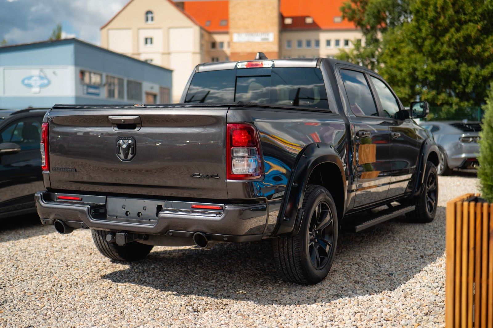 Fahrzeugabbildung Dodge RAM 5.7 V8 HEMI 4x4 LPG BRC Offroad Night-Paket