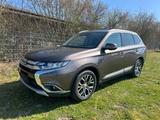Mitsubishi Outlander 2.2 DI-D Top +1.Hand+VOLL+AHK+ - Mitsubishi Outlander mit Diesel-Antrieb: Allradantrieb, Geländewagen, Automatik, 2.2
