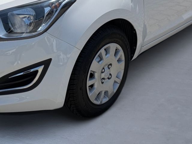 Fahrzeugabbildung Hyundai i20 FIFA World Cup Edition 1.2 +RADIO+CD+SERVOLE
