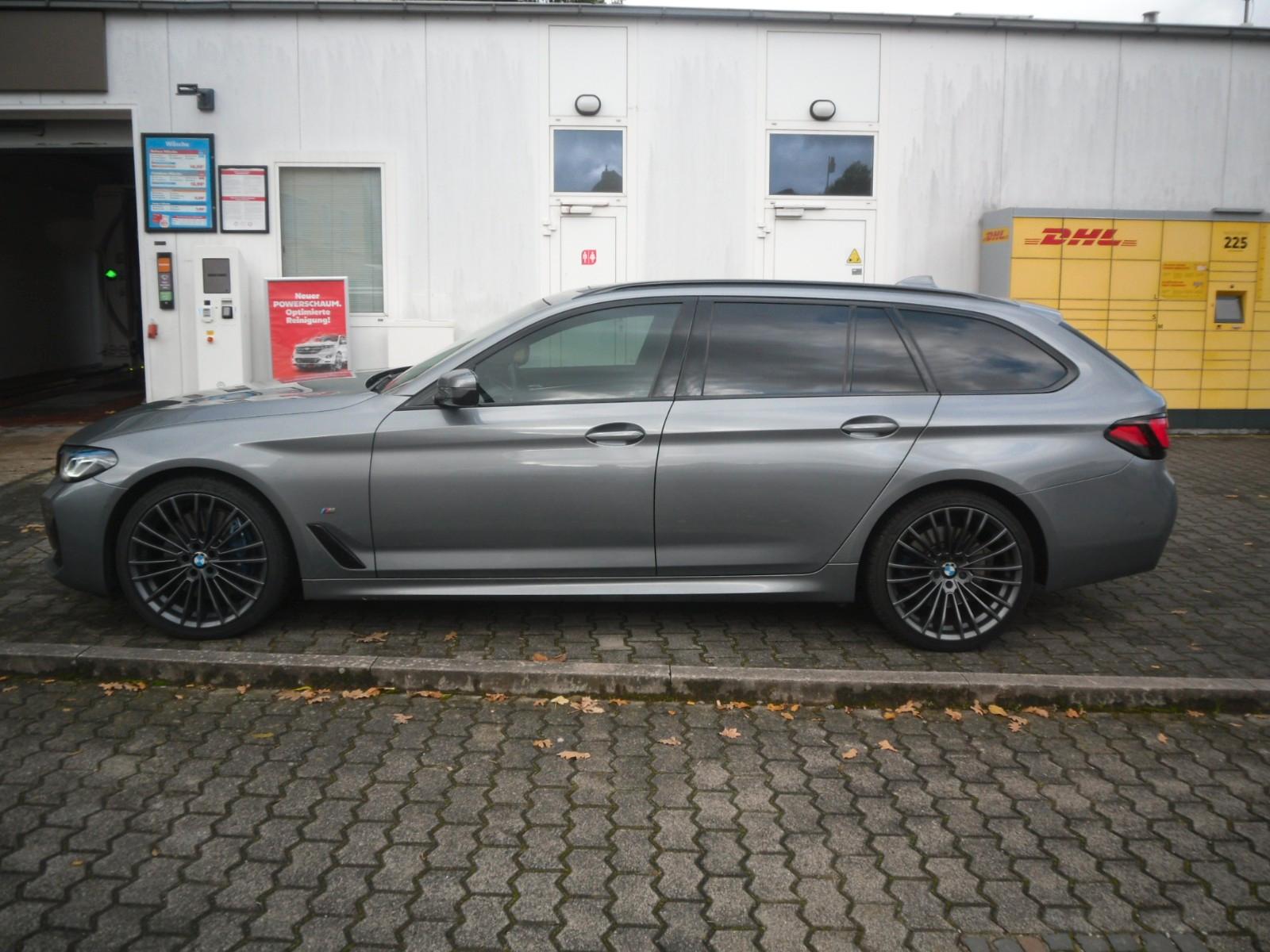 BMW 530 5 Touring 530 d xDrive M Sport Voll 16500KM