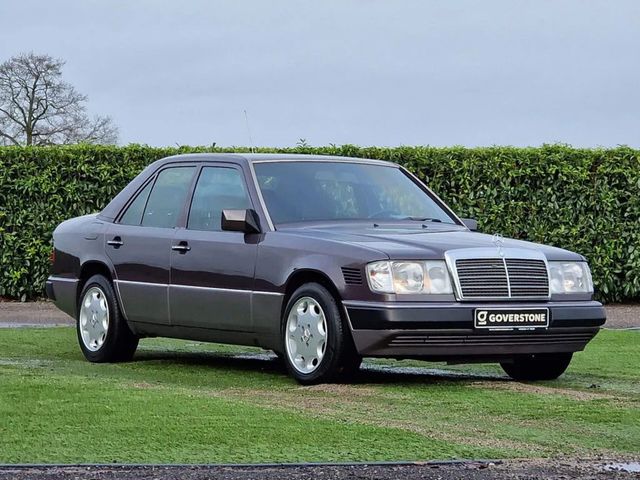 Mercedes-Benz 300 300D Turbo - Top condition - Automatic gearb