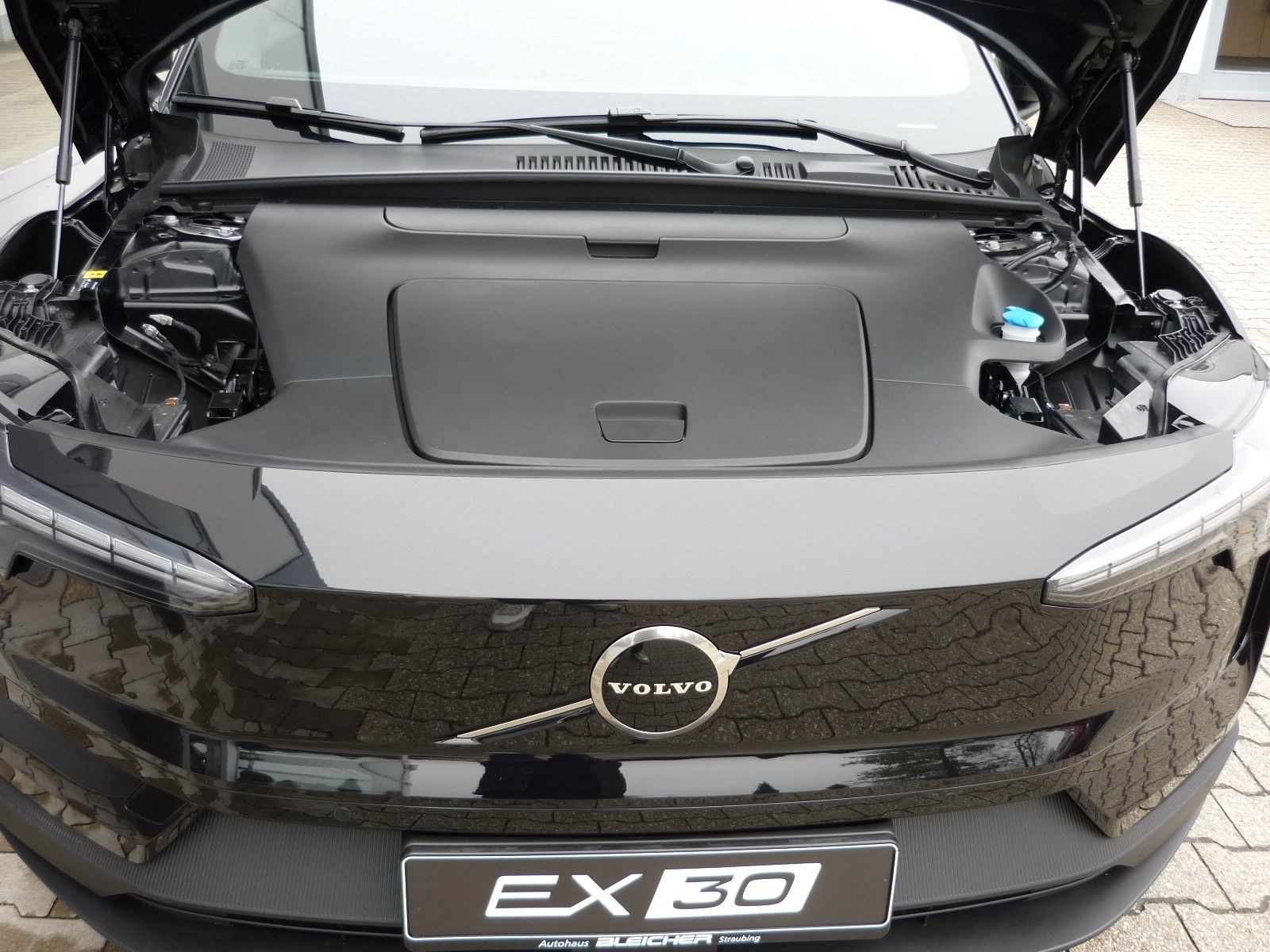 Fahrzeugabbildung Volvo EX30 Ultra AWD Performance Pure Electric