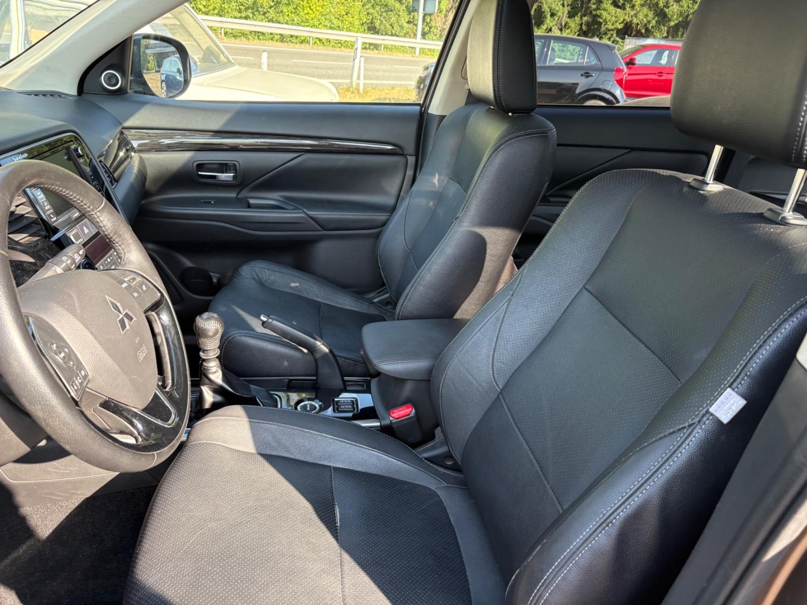 Mitsubishi Outlander Top 4WD NUR AN HÄNDLER ABZUGEBEN!!!