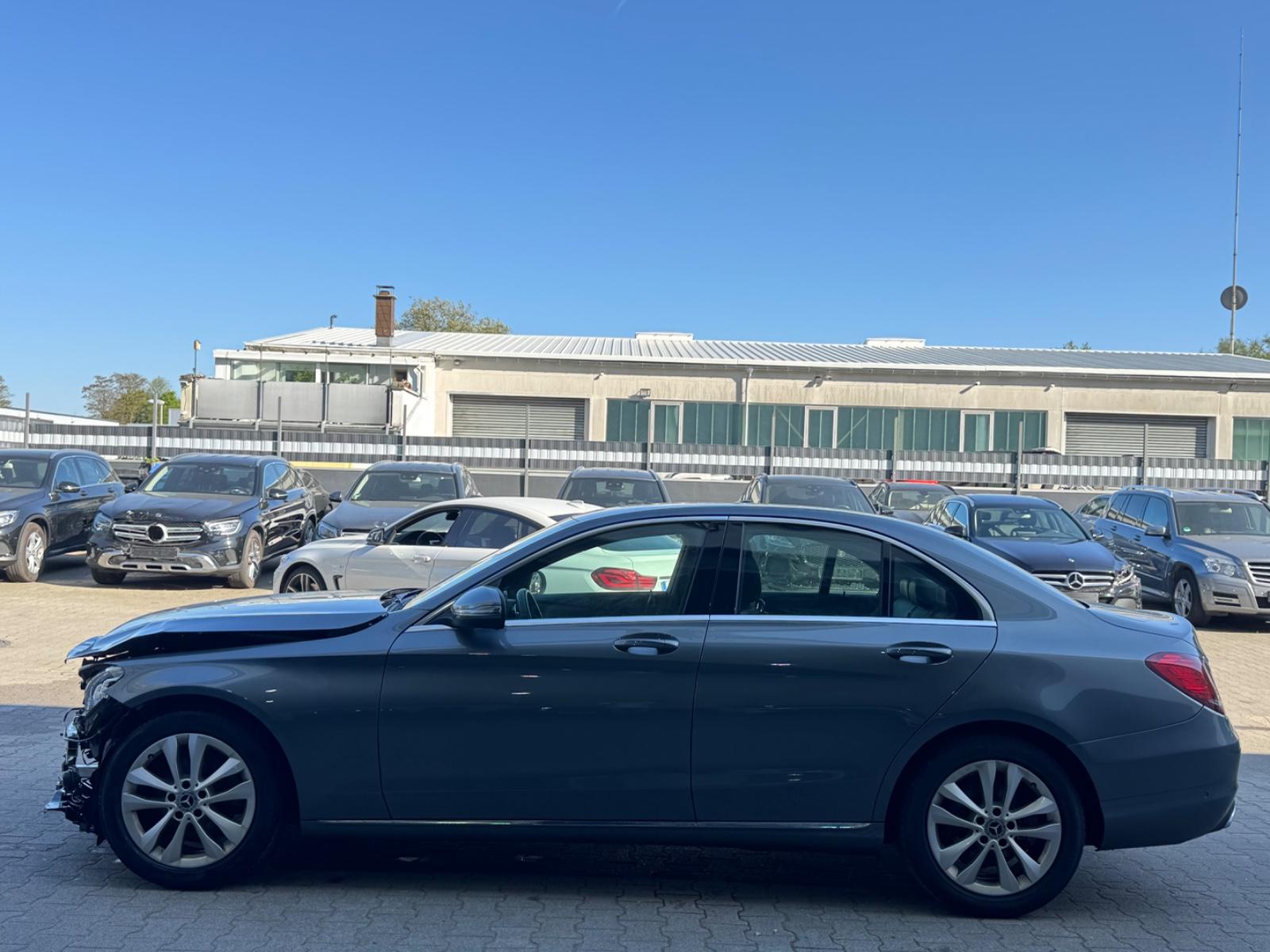 Mercedes-Benz C180*LIMOUSINE*KAMERA*NAVI*SHZ*ELEKTRISCH*117TKM