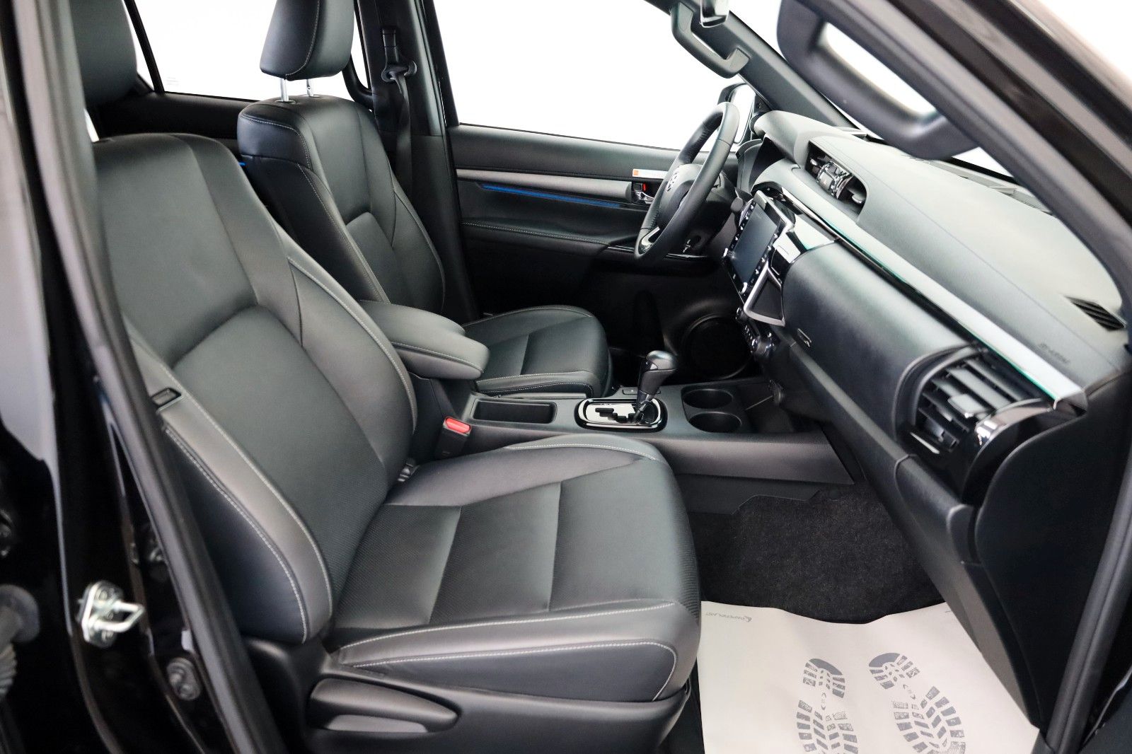 Fahrzeugabbildung Toyota Hilux 2.8 D-4D Invincible,DOKA,Leder,ACC,Kamera