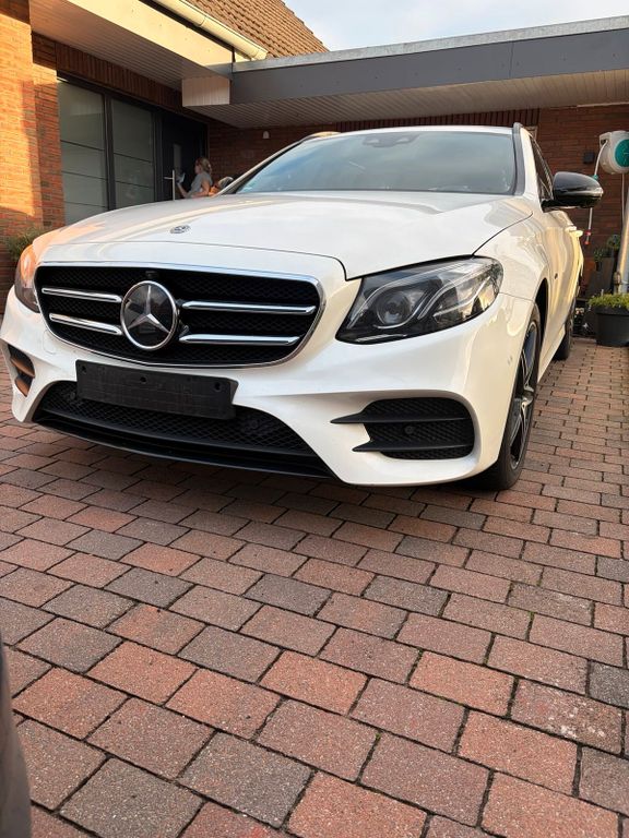 Image of Mercedes-Benz E 300