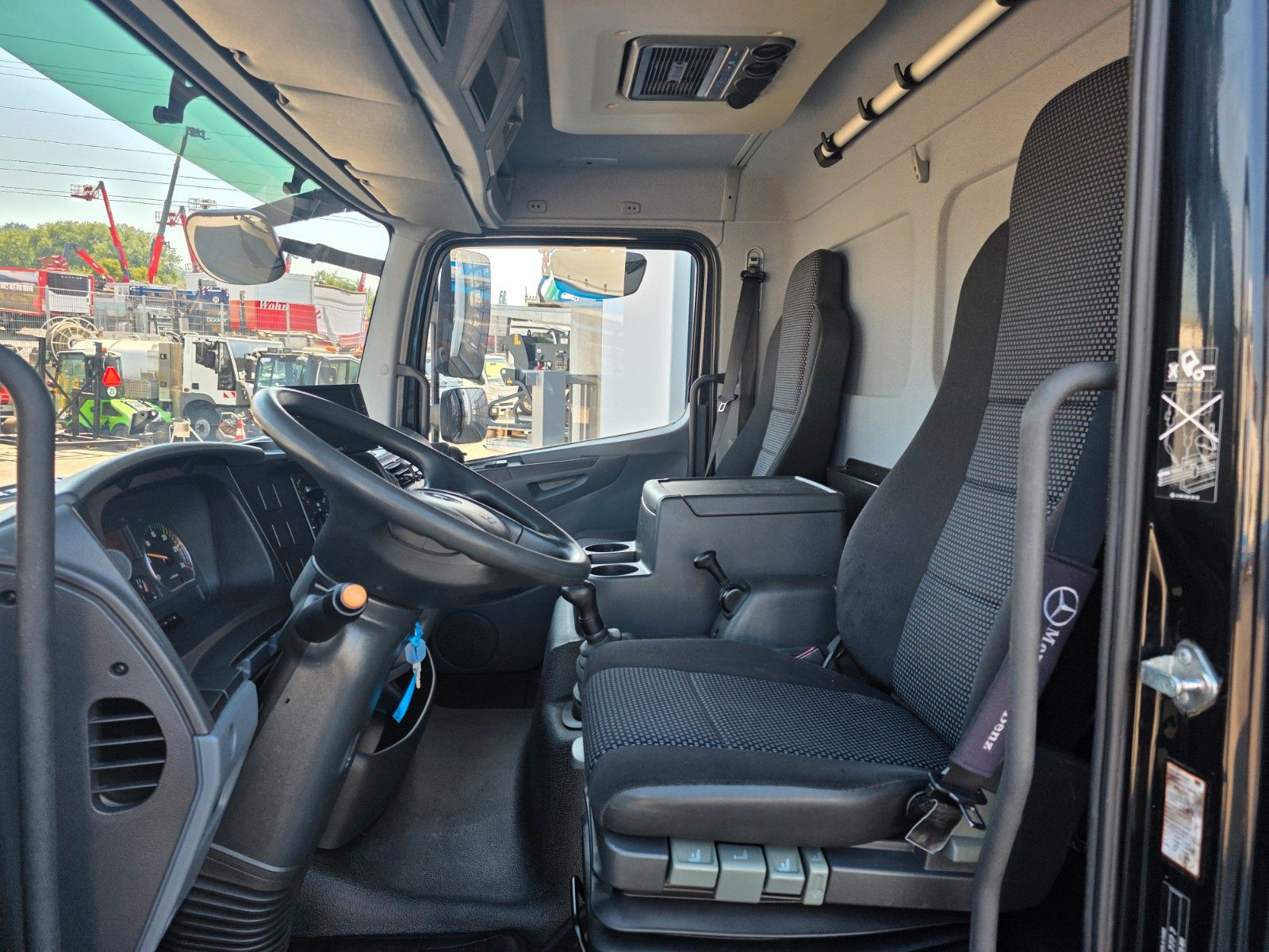 Fahrzeugabbildung Mercedes-Benz Atego 818 L Möbelkoffer+LBW Standklima 2x AHK