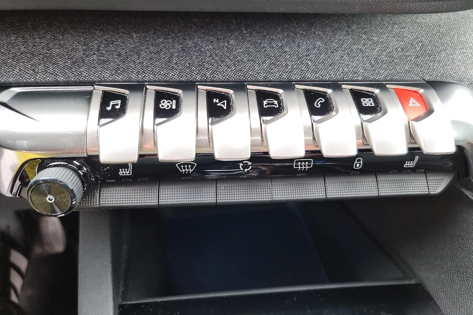 Peugeot 3008 Allure NAVI TEMP KAM SITZH PDC ACC CARPLAY