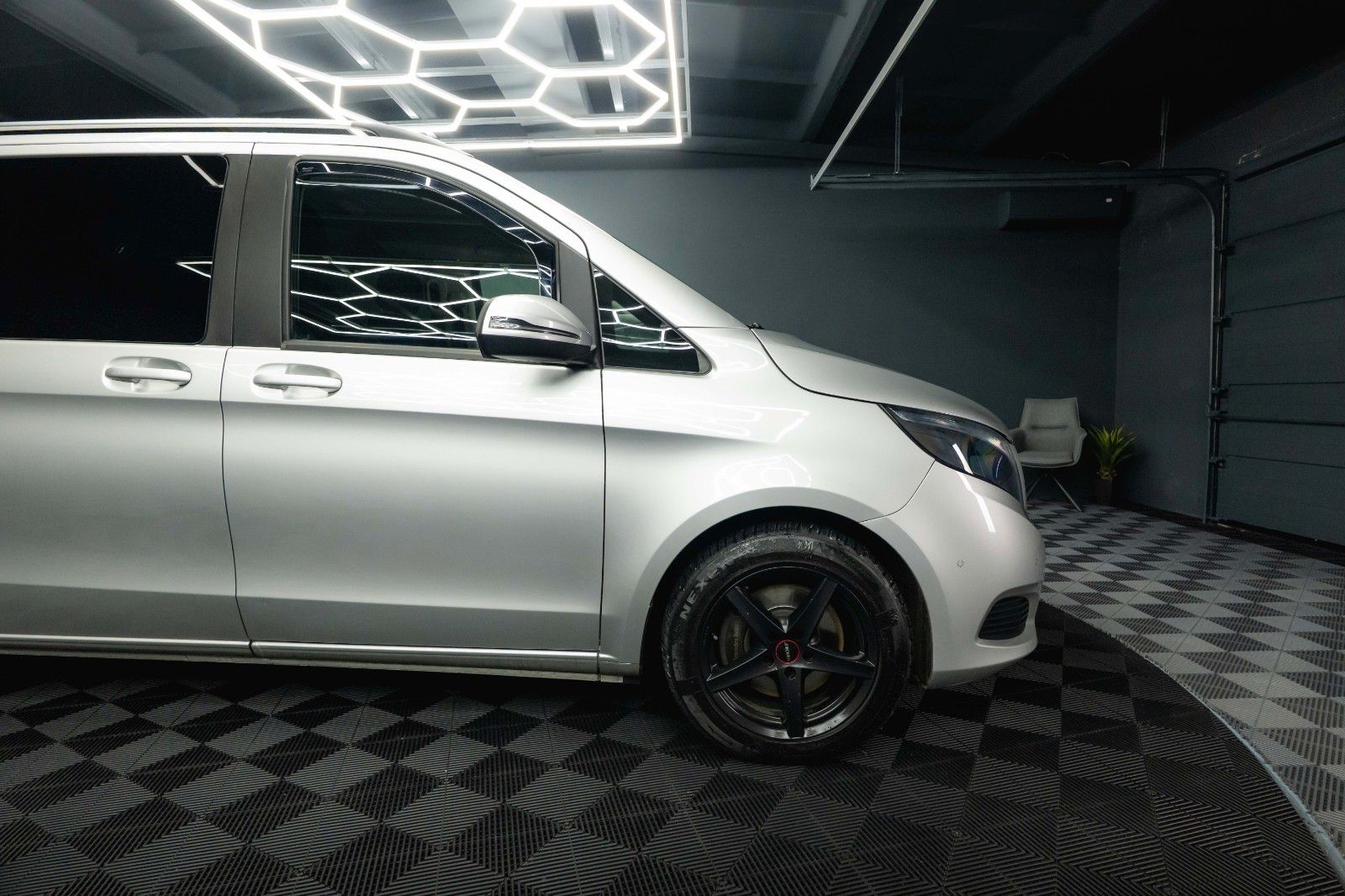 Fahrzeugabbildung Mercedes-Benz V 220 CDI EDITION Sport lang *ACC*DAB*6 Sitze*