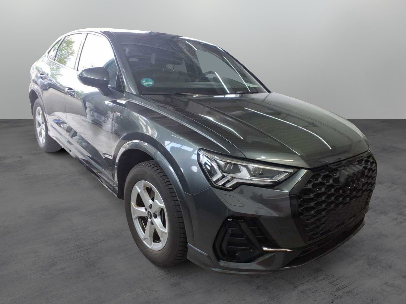 Audi Q3 Sportback S-Line 45 TFSIe S-tronic / Matrix imagem 2
