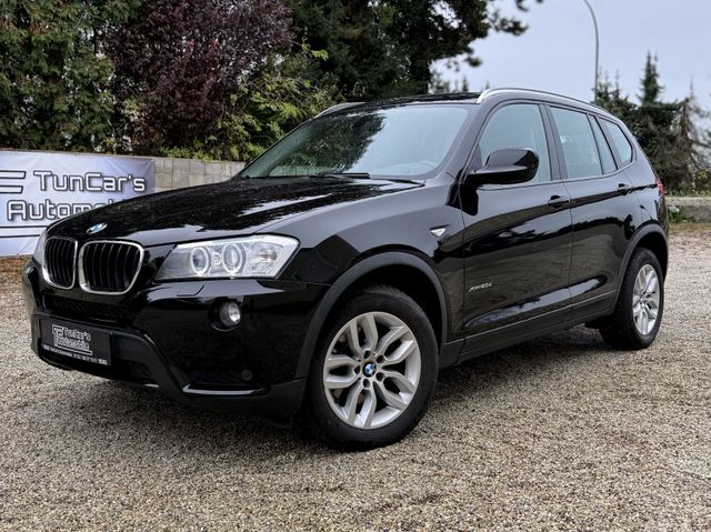 BMW X3 xDrive20d BiXenon/Panorama/Navi/Teilleder