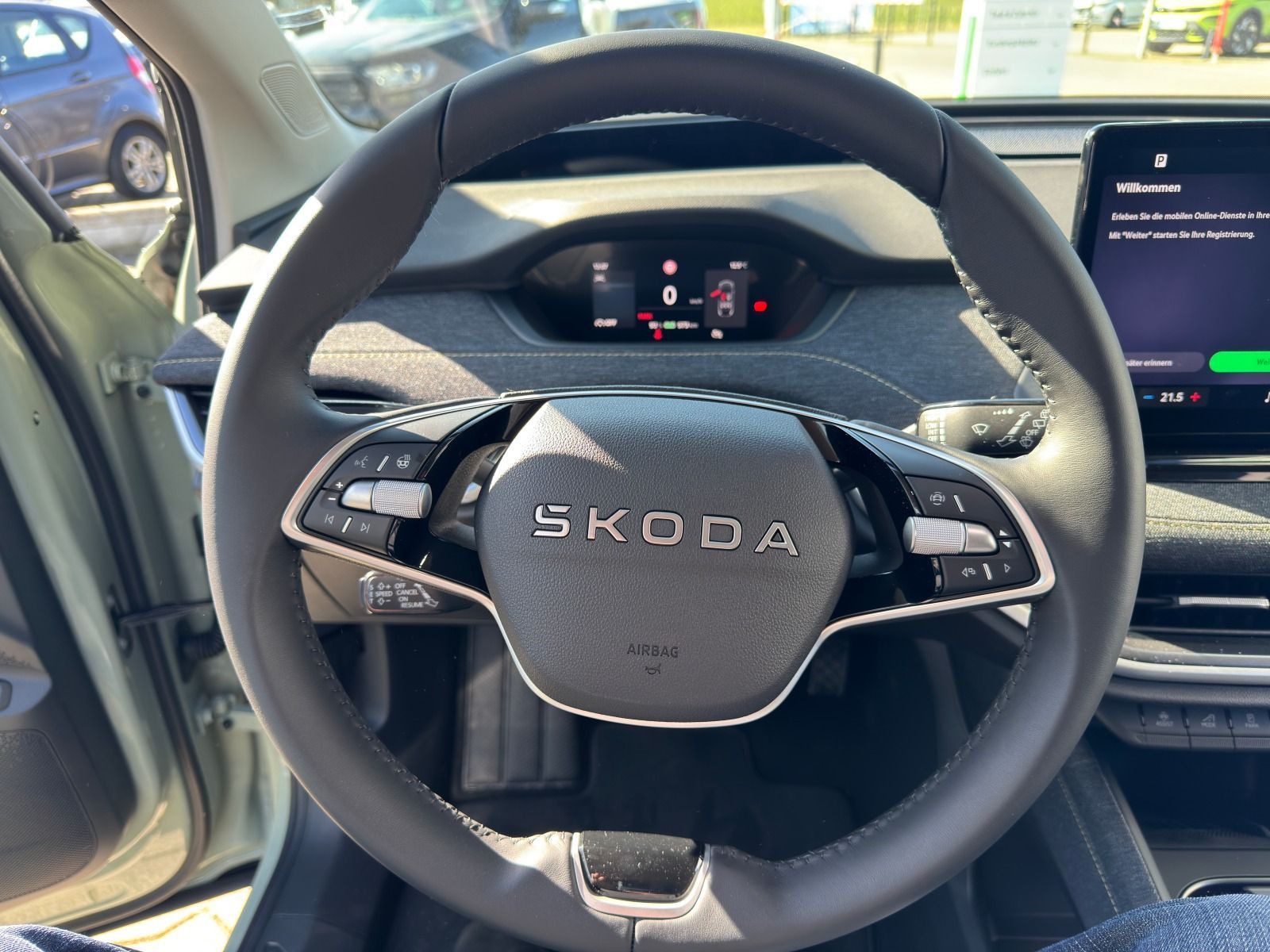 Fahrzeugabbildung SKODA Elroq 85 MAXX*AHK*Wärmepumpe*360°Cam*Canton